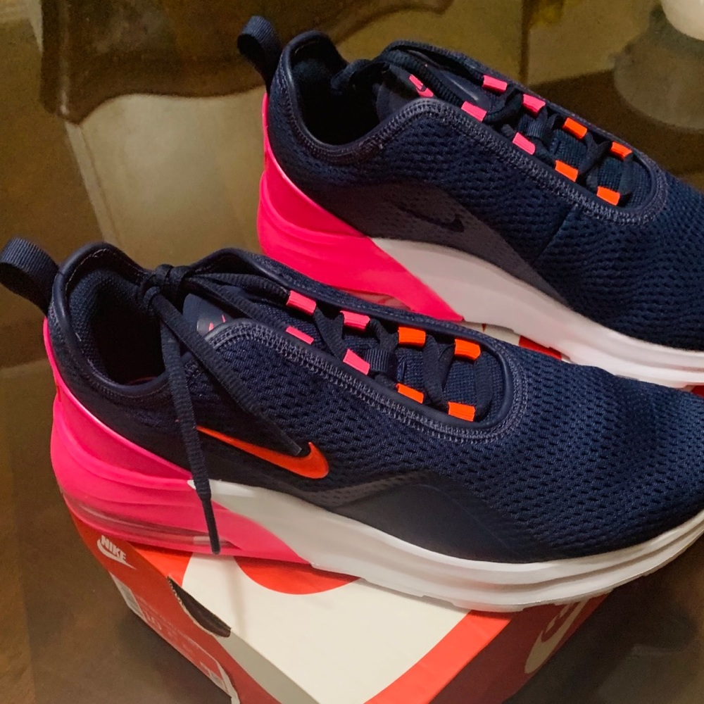 BRAND NEW NIKE WOMENS AIR MAX MOTION 2 SNEAKER - Picture 9 of 9